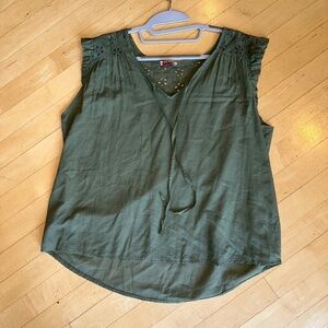 Suzy D Army green flutter sleeve top, L, CB2211